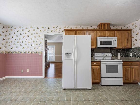 5th image of 716 Robins Nest Ct