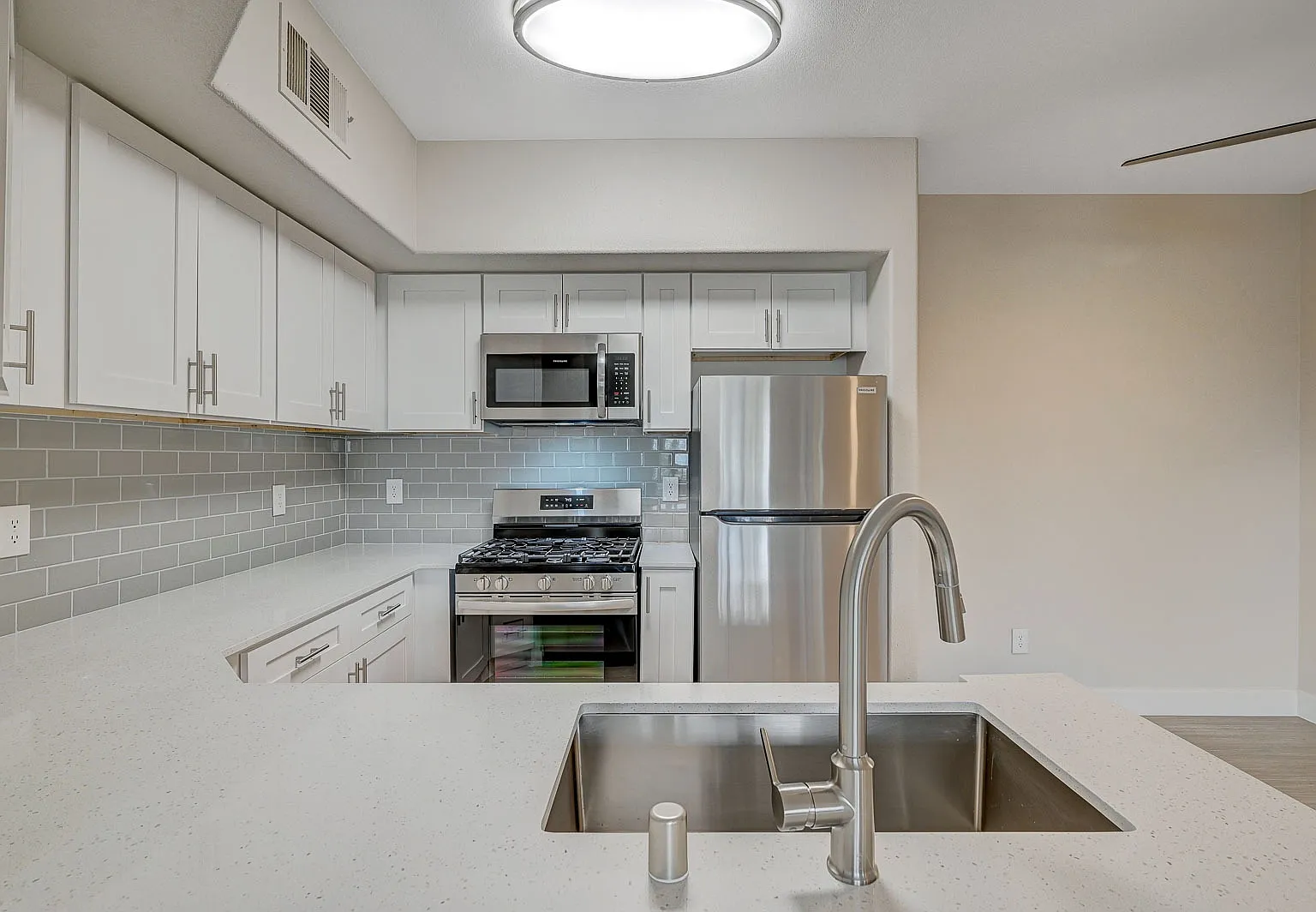 Breakers Apartments — Photo 2