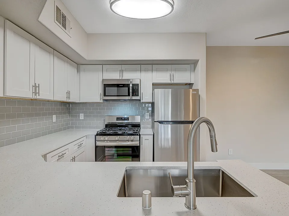 Breakers Apartments