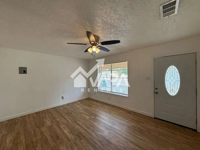 7831 Gallop Dr — Photo 3