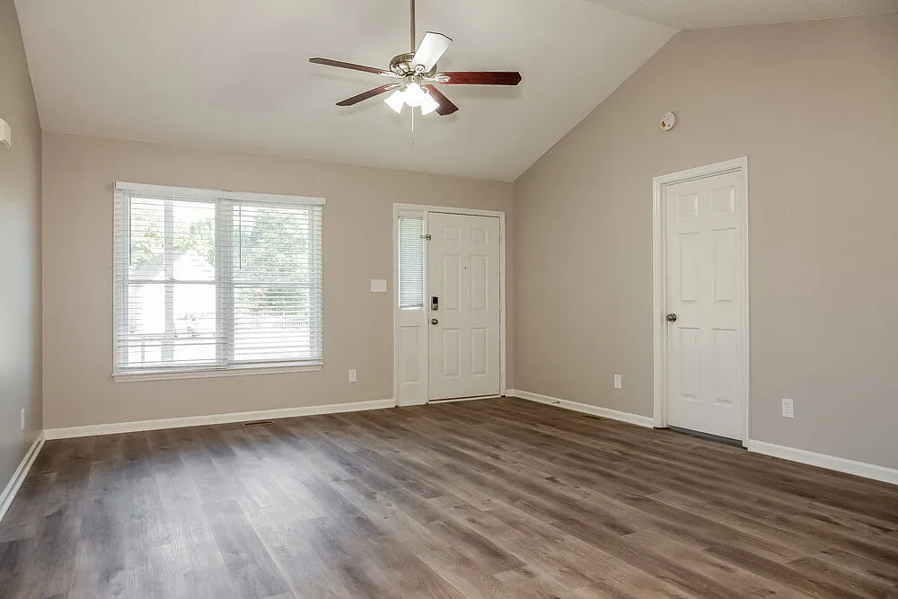 3 bed, 2.0 bath, 1261 sqft, $1,750 — Photo 3