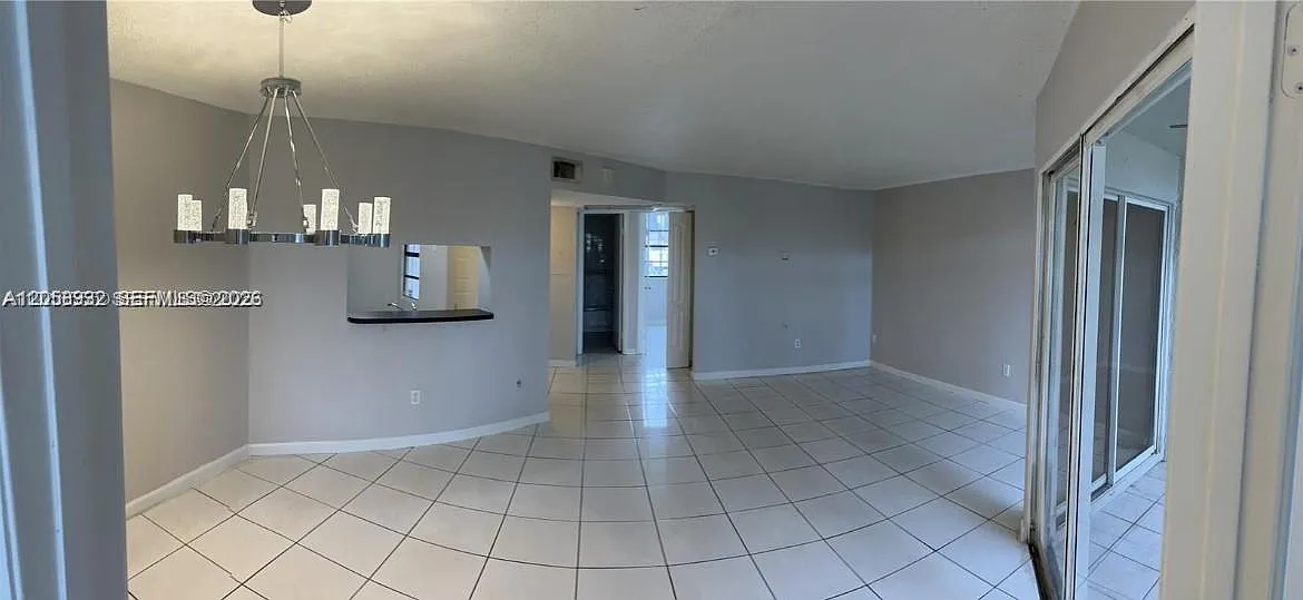 Lakeshore Condo 3 — Photo 4