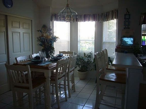3rd image of 416 Roslyn Dr