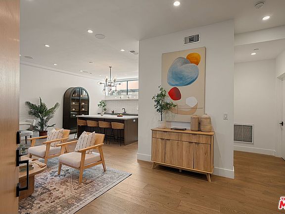 4th image of 1927 18th St Unit B
