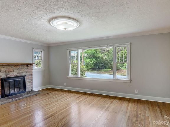 5th image of 207 Buncombe St