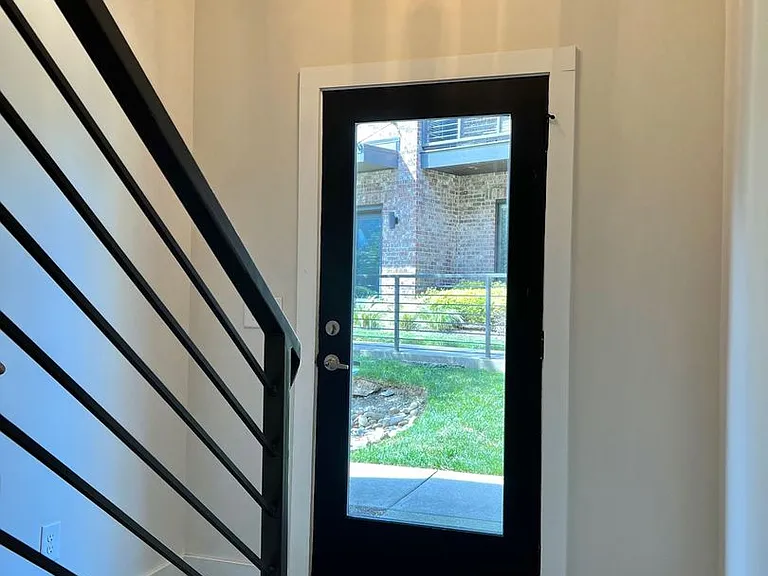 1035 Chester Ave #2 — Photo 9