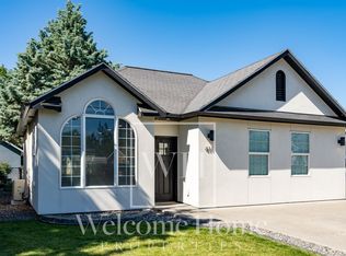 411 SE 8th St, College Place, WA 99324