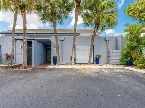 6436 Milk Wagon Ln, Miami Lakes, FL 33014