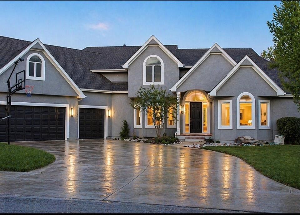 1st image of 601 SW Forestpark Ln