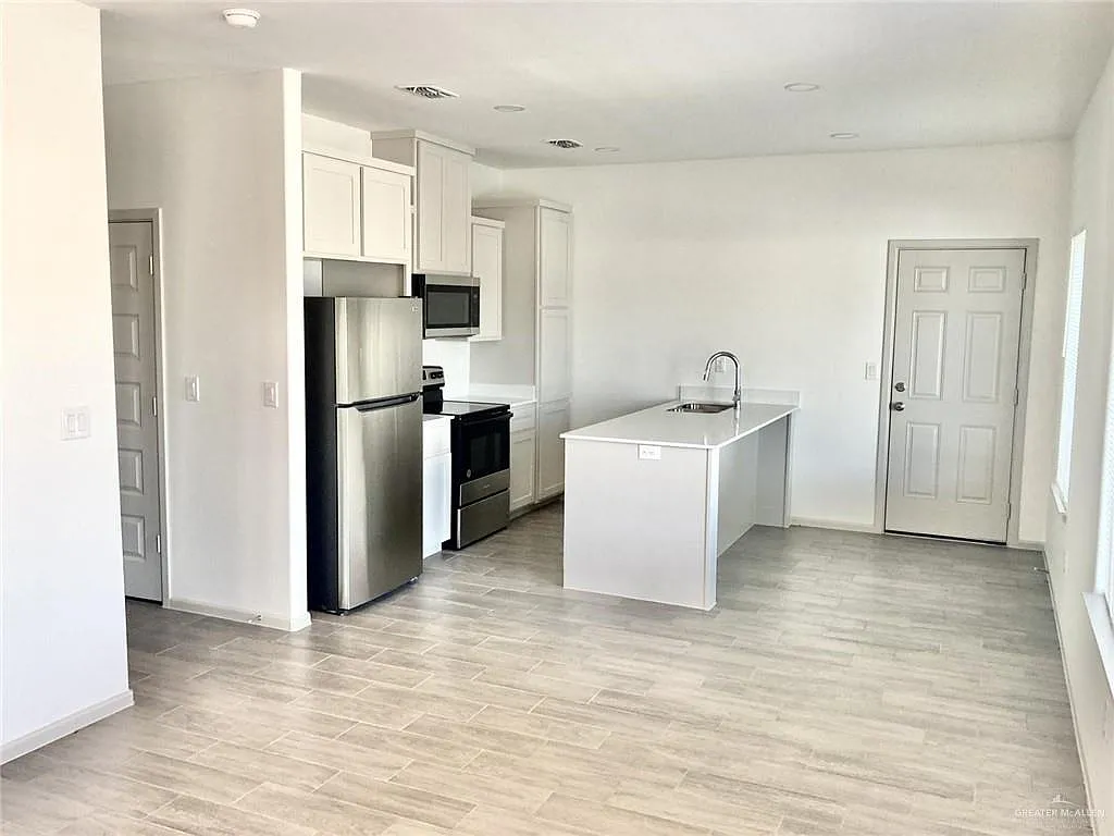 2 bed, 2.0 bath, 900 sqft, $1,075 — Photo 4