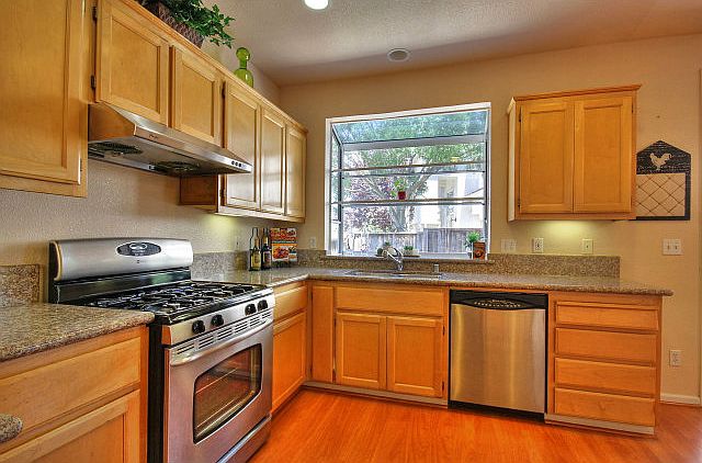 1st image of 4751 Lakeshore Dr