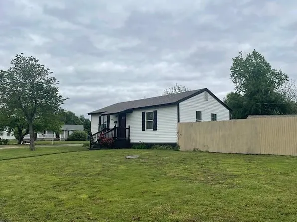 807 N Redbud Dr, Midwest City, OK 73110