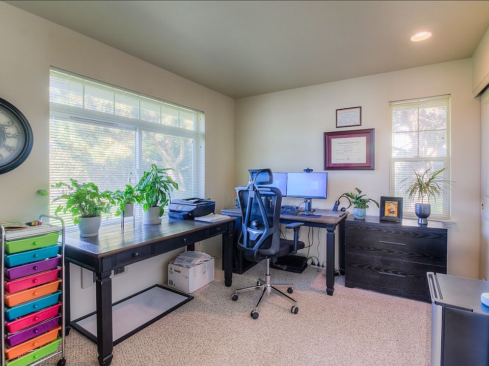 Single Story Rambler Bedroom/Den or Office
