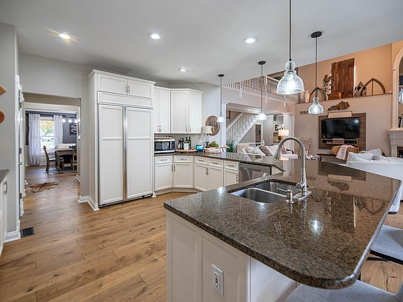 4th image of 901 Caitlin Dr