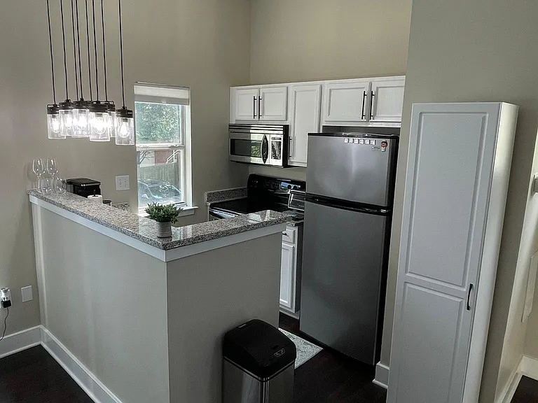 2073 Atherton Heights Ln — Photo 5