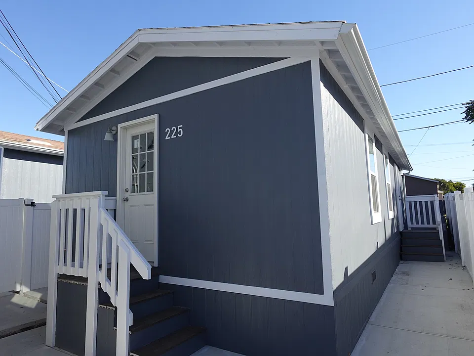 225 A Ave