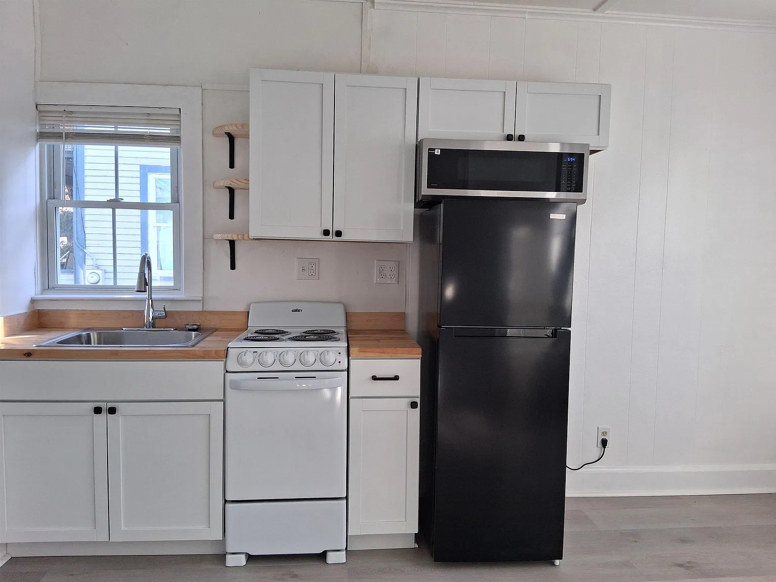 1 bed, 300 sqft, $800 — Photo 3