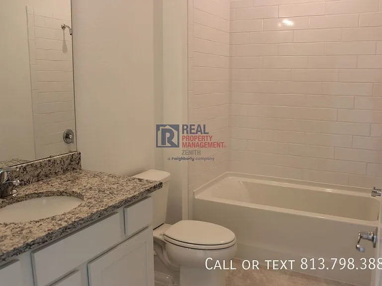 3911 N Maryland Ave — Photo 11