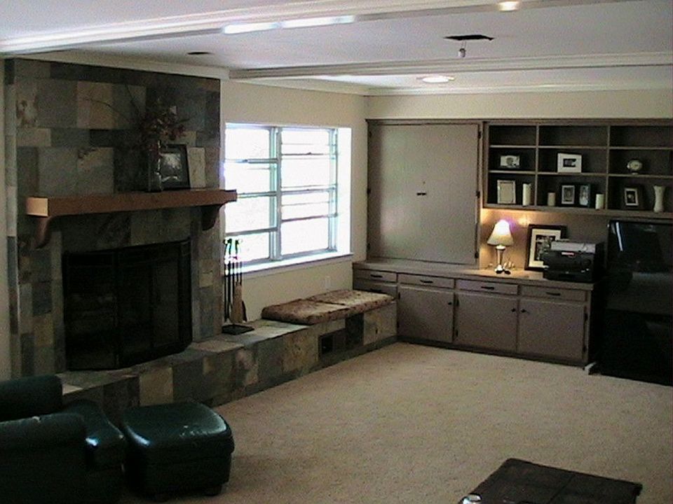Fam. Rm entertainment center