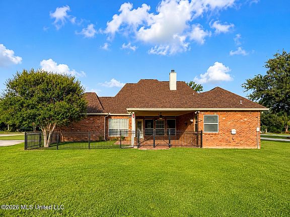3rd image of 3 Laurel Grove Dr