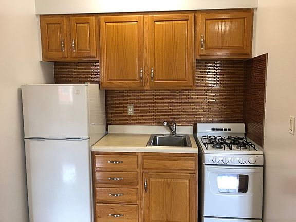 5th image of 242 W 20th St APT 3F