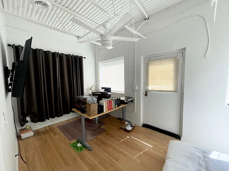 470 S Alexander St — Photo 8