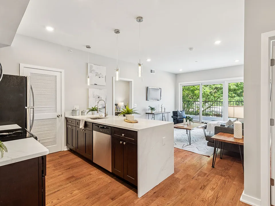 203 Haverford Ave #201