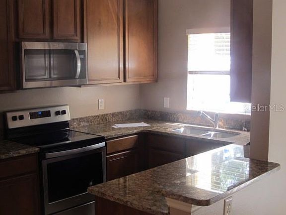 4th image of 2220 Retreat View Cir