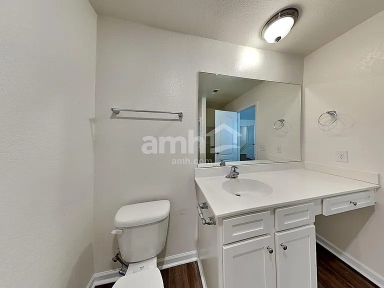 2053 Southlea Dr — Photo 12