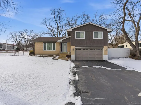 4N212 8th Ave, Addison, IL 60101