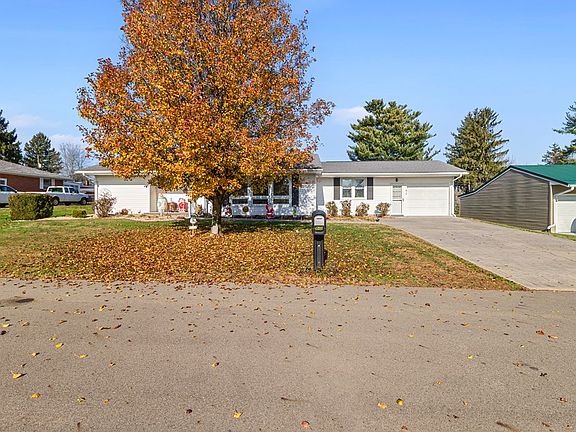 3rd image of 815 Evergreen Ln