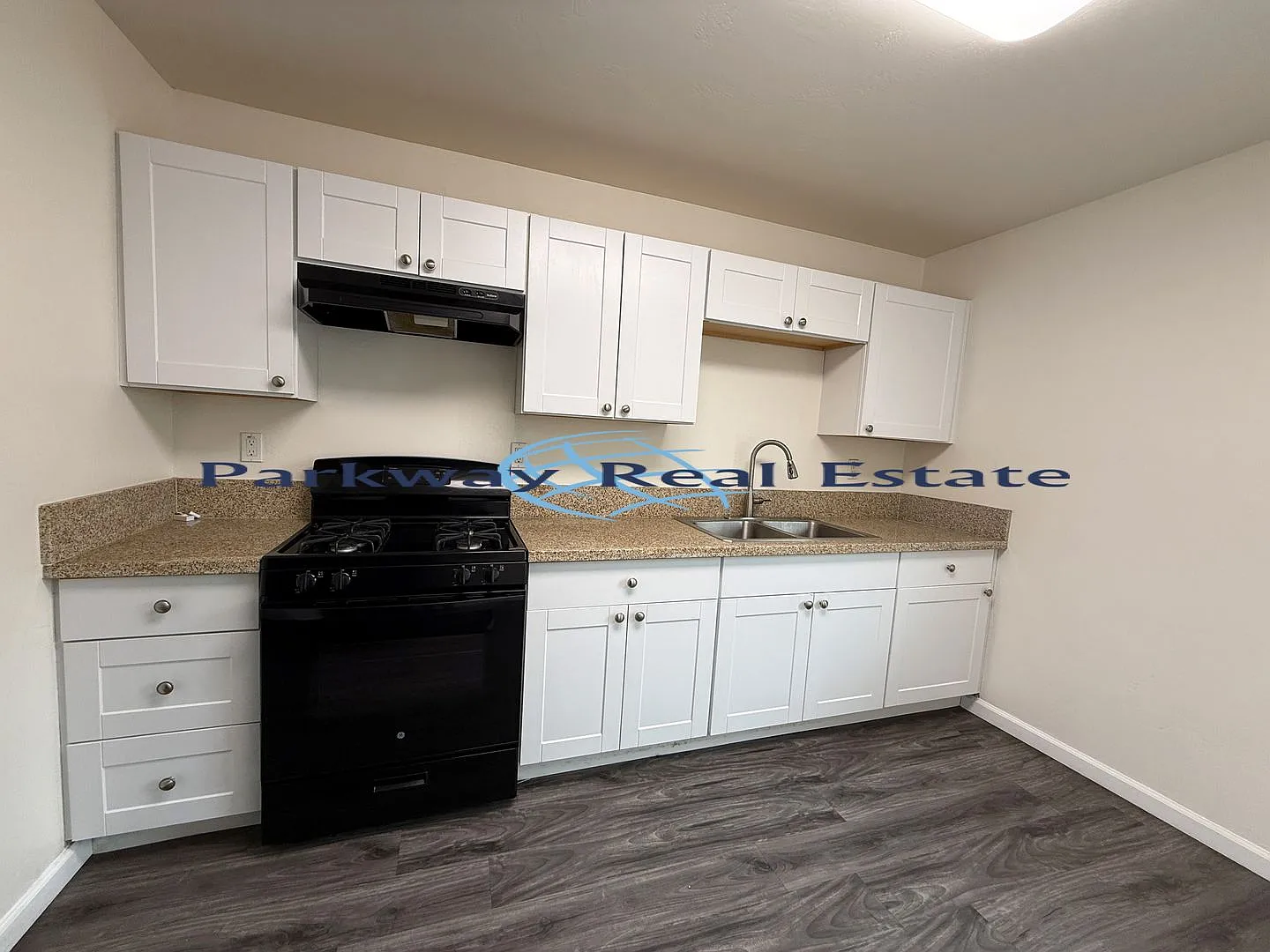 Estrella Ave. Apts — Photo 3