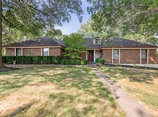1202 Southwind Dr, Raymore, MO 64083