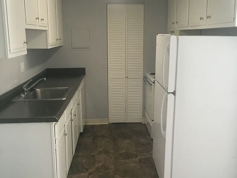 Trenton Place Apartments — Photo 39