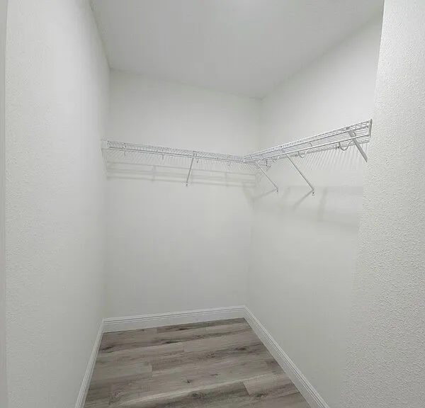 944 W Anderson Ln — Photo 6