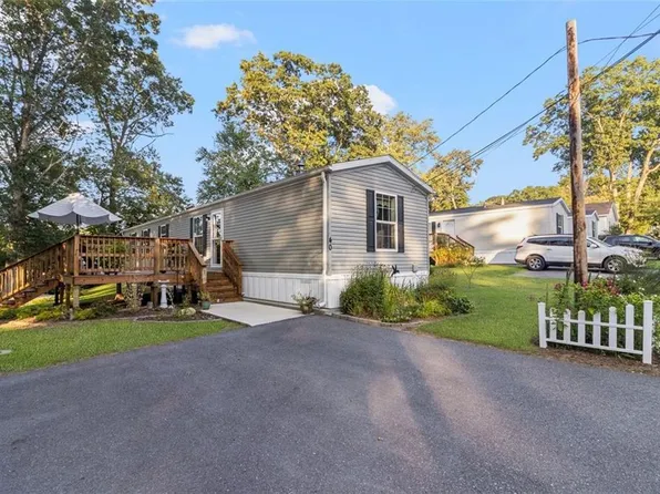 40 Park View Dr, Glocester, RI 02814