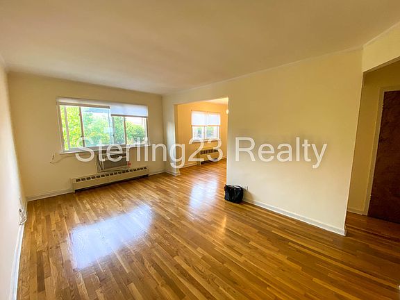 5th image of 21-24 Hoyt Ave S #2R