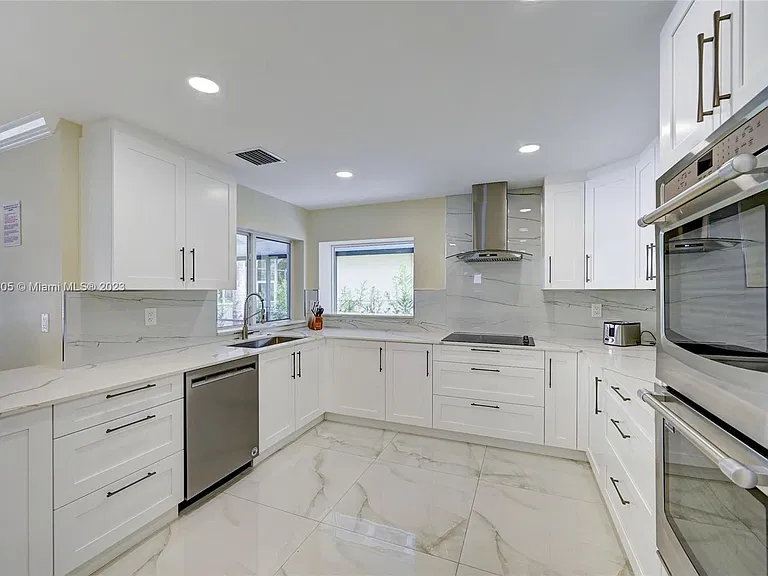 1109 Hollywood Blvd — Photo 26
