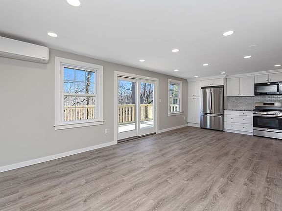 4th image of 42-25 Orient Ave
