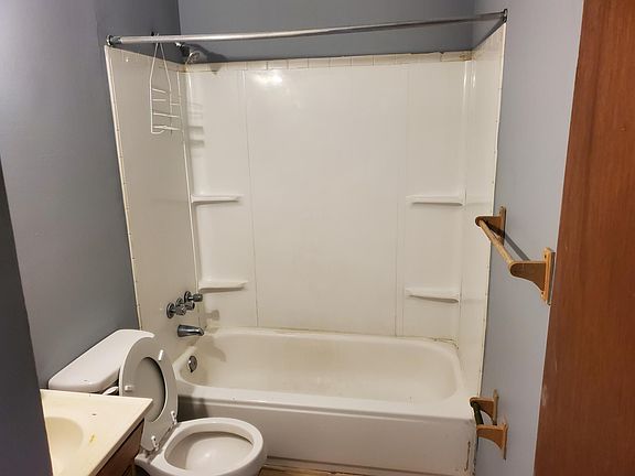 5th image of 107 Channing Dr