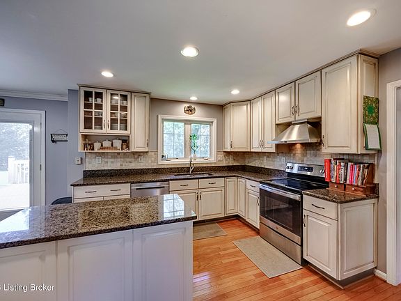 4th image of 3904 Spring Valley Way