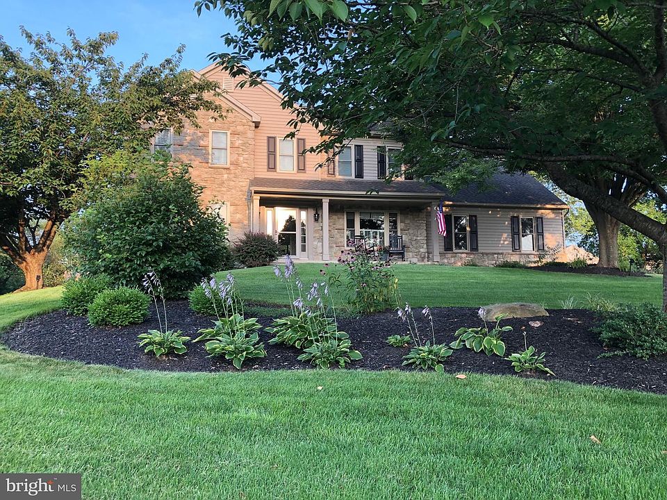 1st image of 75 Riding Silks Ln