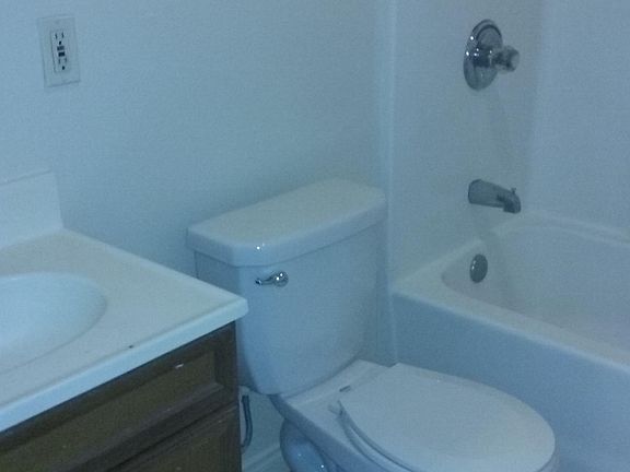 4th image of 4436 Woodman Ave #14