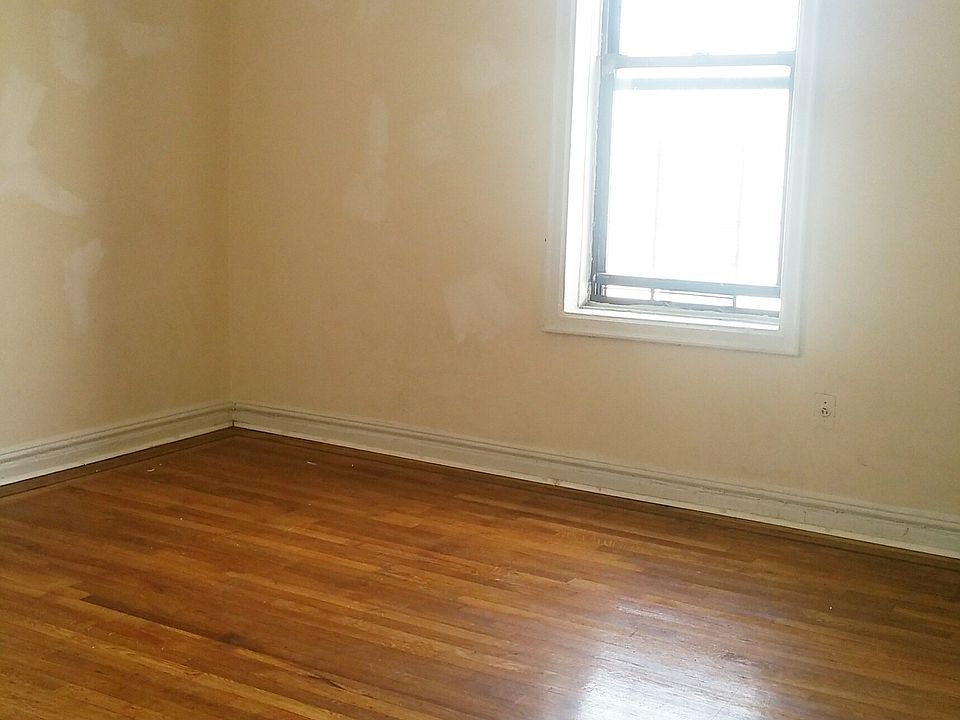 2nd image of 2165 Bolton St APT 4F