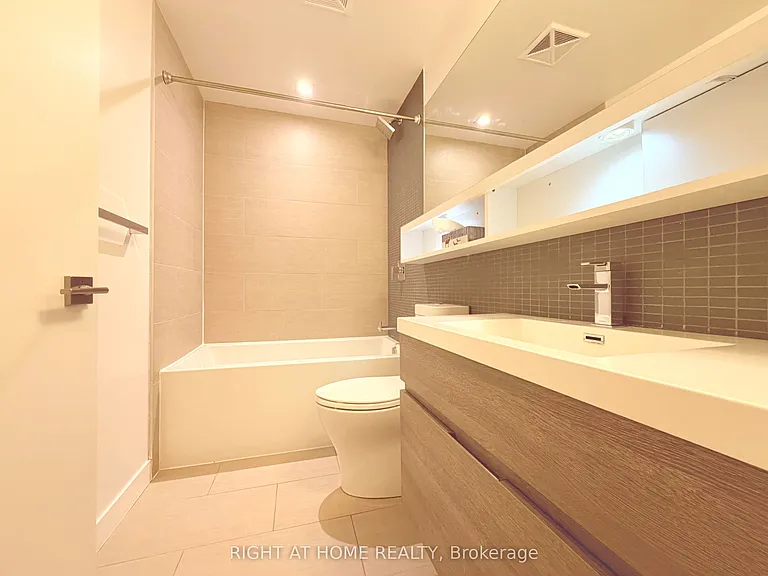 1239 Dundas St W #202 — Photo 17