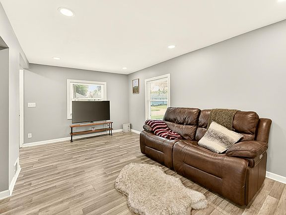 4th image of 815 12th Ave SE