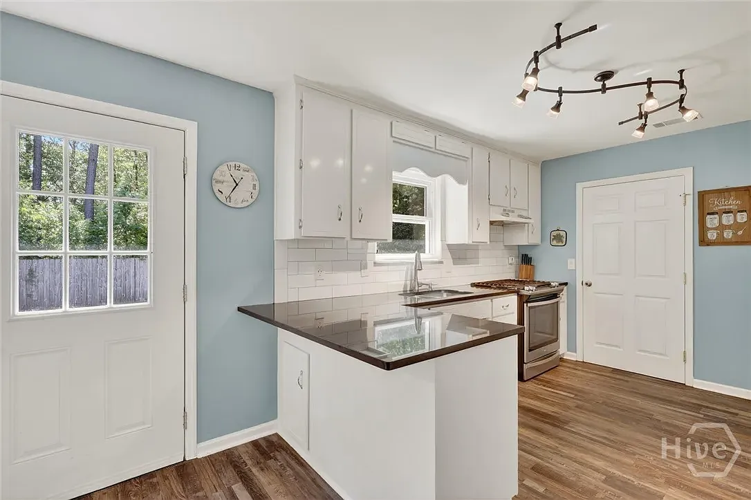 4 bed, 2296 sqft, $935 — Photo 3