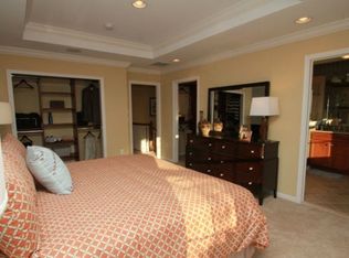 8 Adirondack Blvd, Trenton, NJ 08619