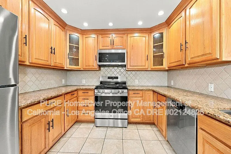 4 bed, 2.0 bath, 1450 sqft, $3,750 — Photo 3