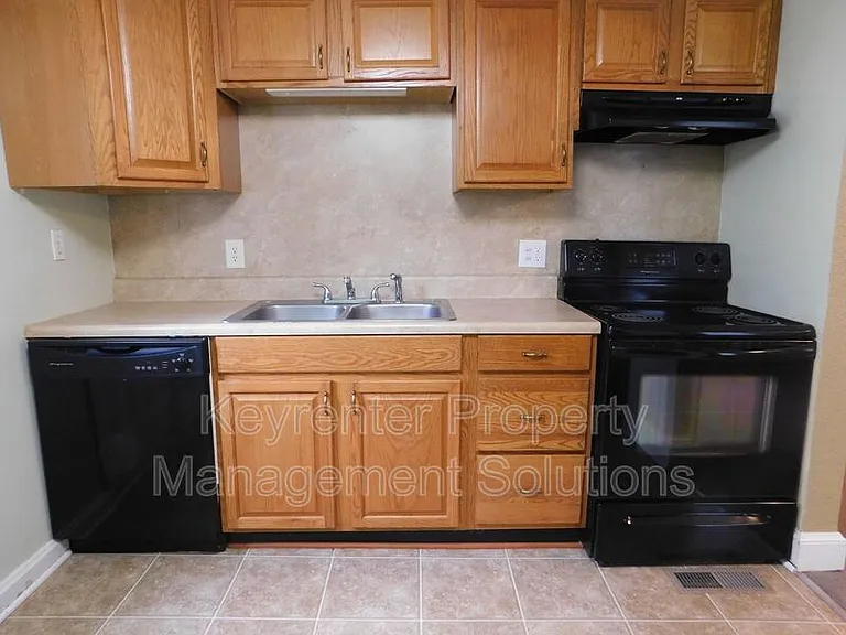 811 E Beverly St #B — Photo 10